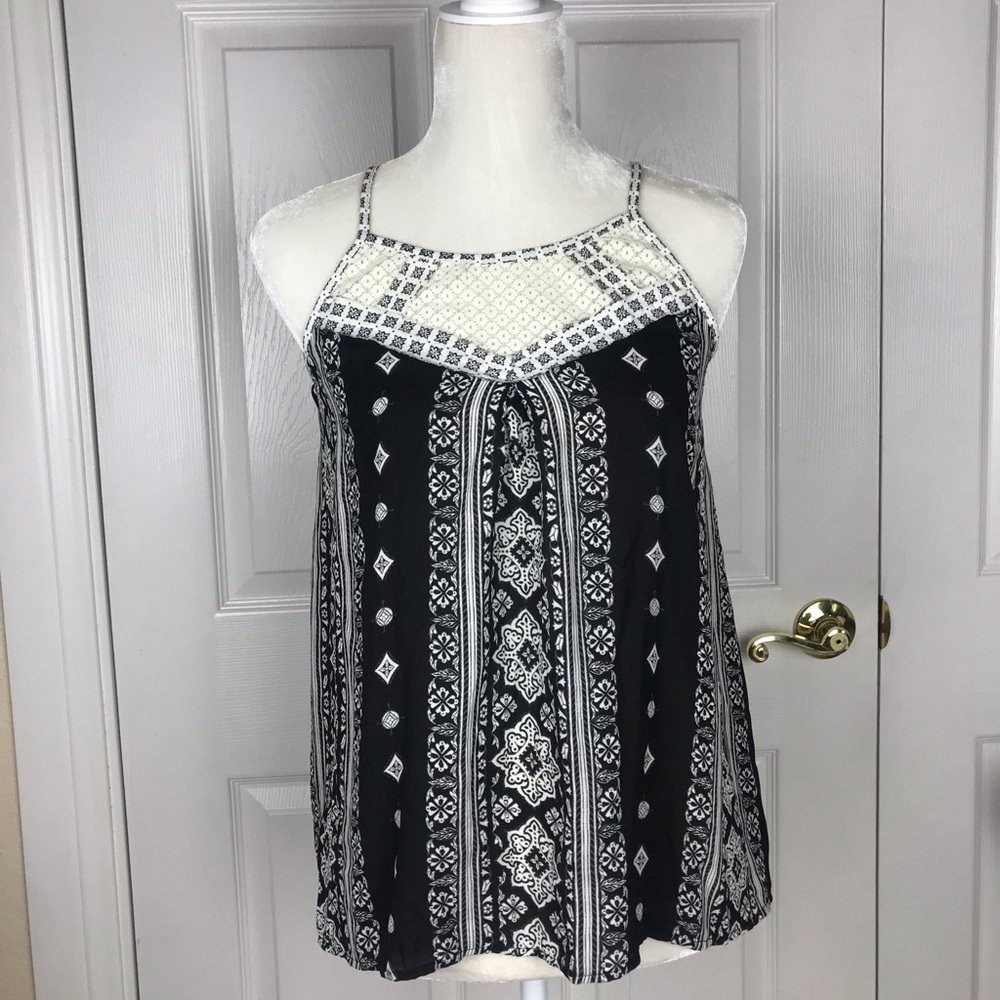 Xhilaration patterned tank top size M